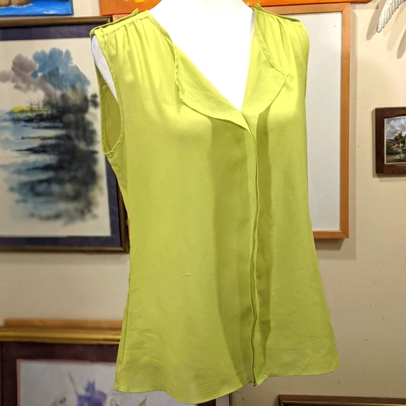 BANANA REPUBLIC Sheer Sleeveless Citrus Lime Blouse Ruffled Button Tab Top Sz M - Picture 1 of 9